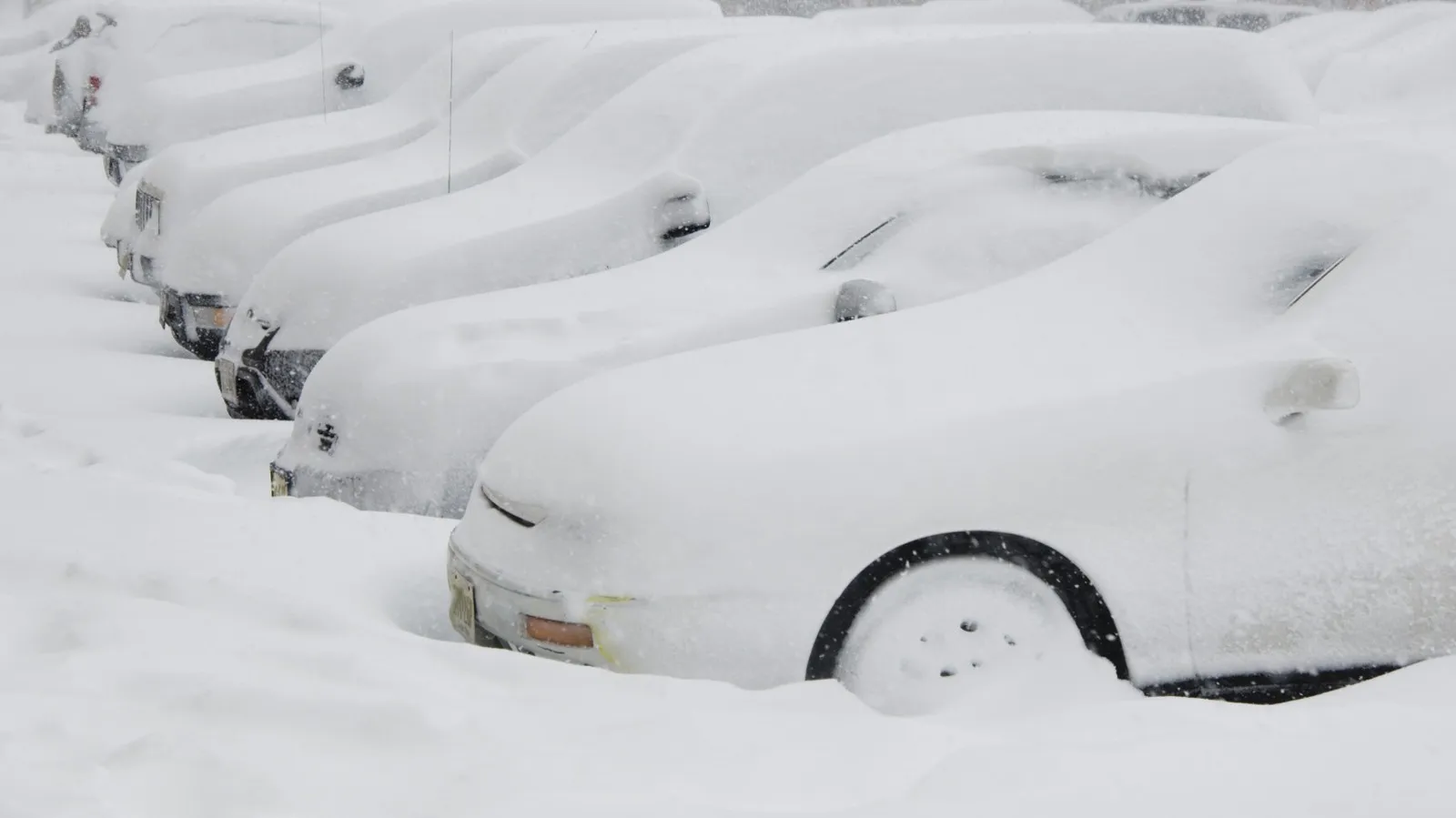 Remove Snow from Car: 5 Easy Solutions Without Scrapers