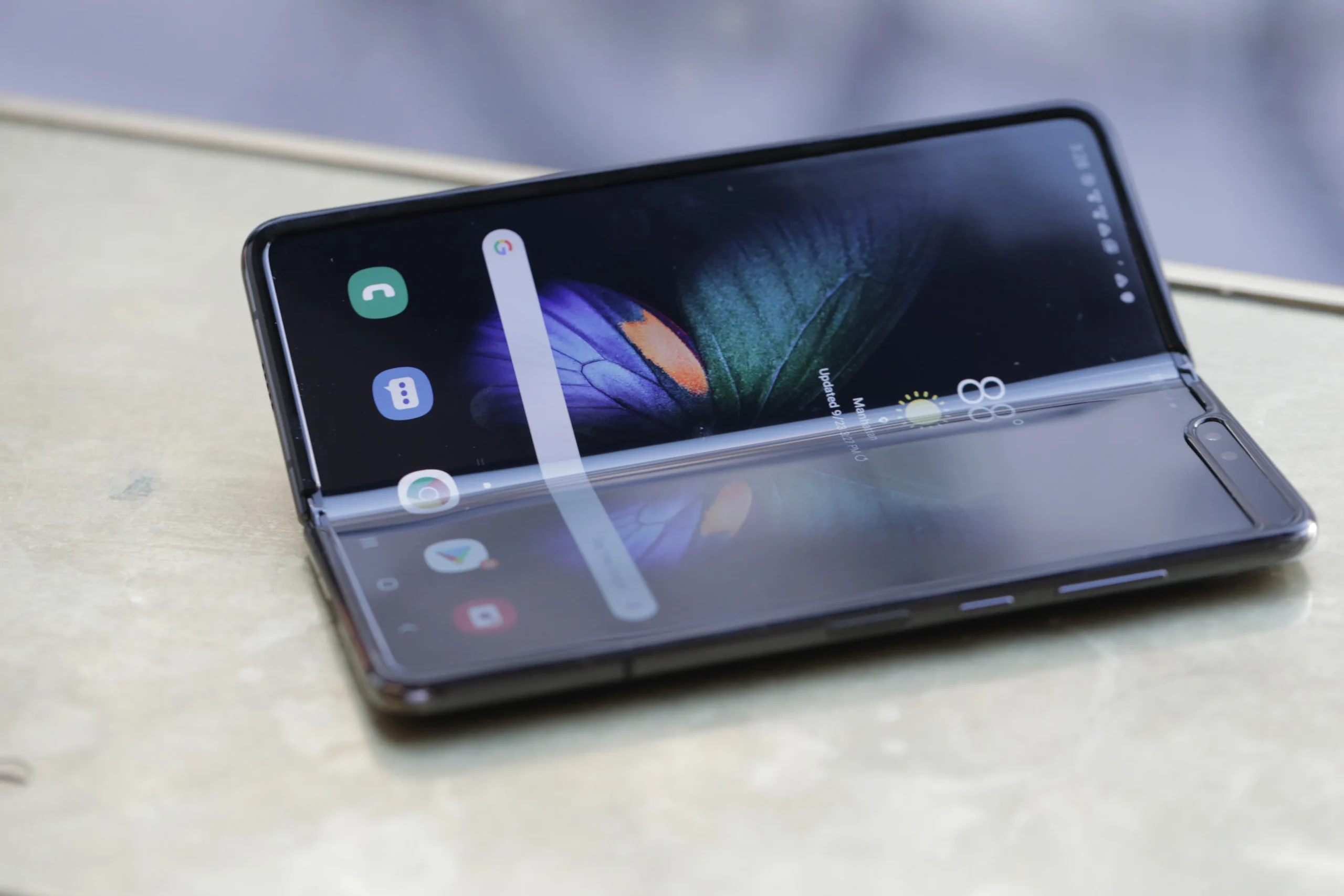 Samsung Folding Phone: A New Direction with Two Hinges