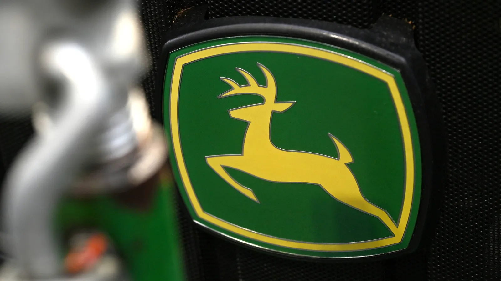 John Deere Pickup: Challenges and Market Strategies